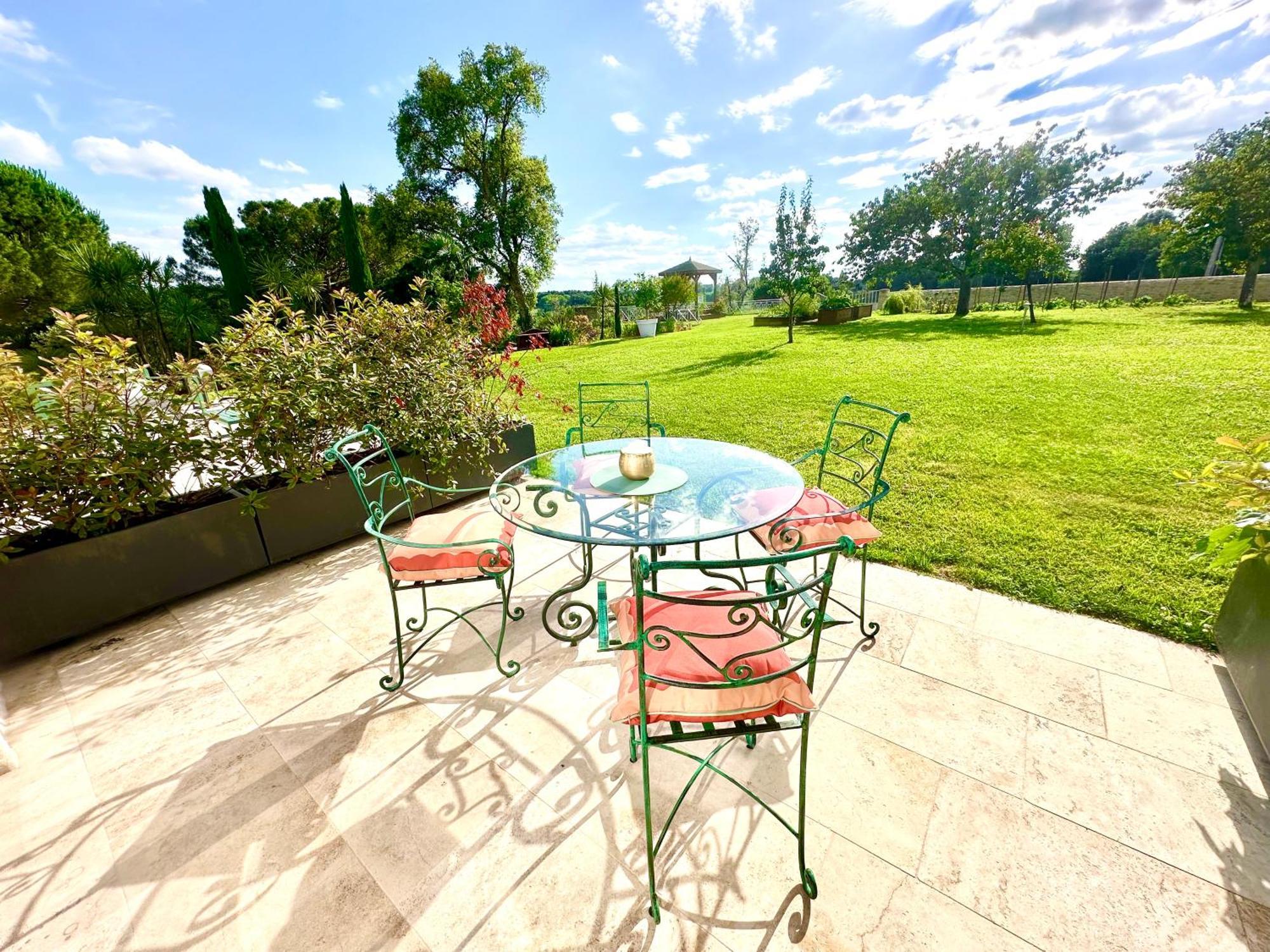 Chateau De Lafont Suites Saint-Vivien  Bagian luar foto