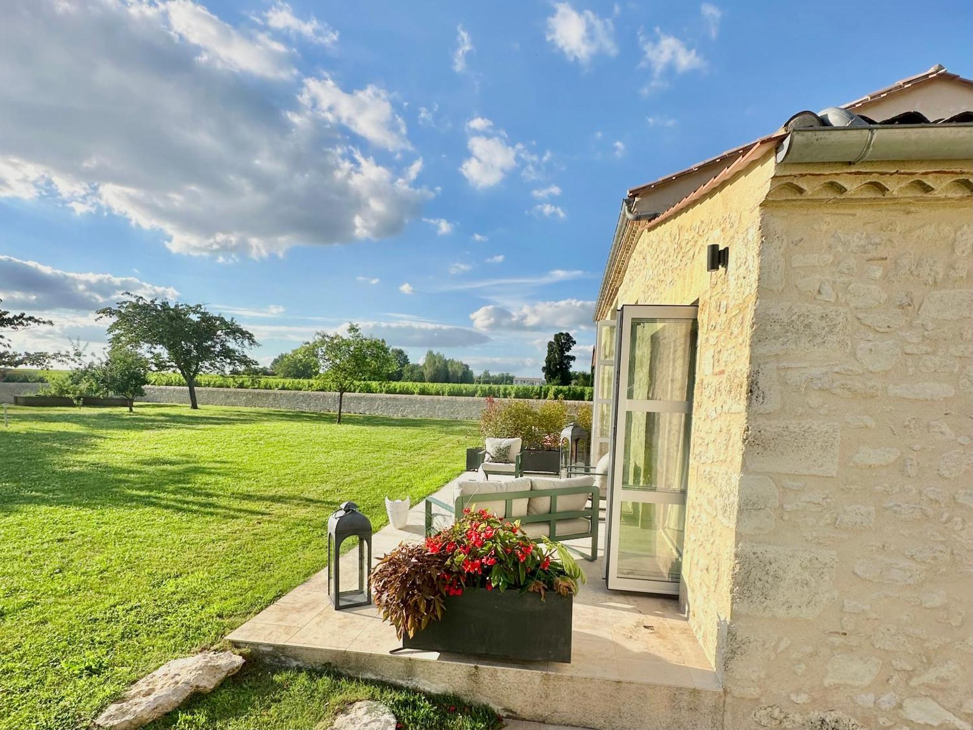 Chateau De Lafont Suites Saint-Vivien  Bagian luar foto
