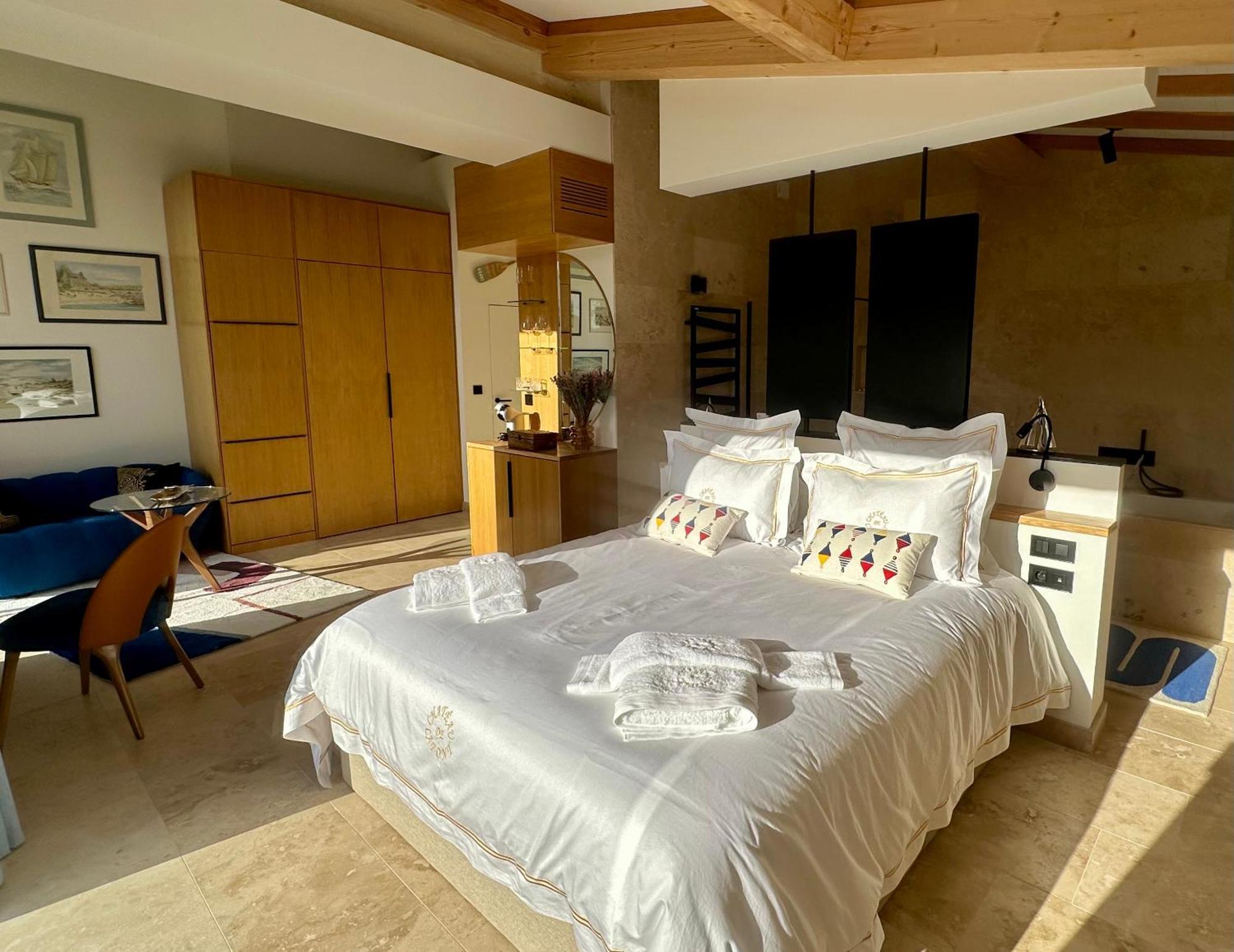 Chateau De Lafont Suites Saint-Vivien  Bagian luar foto