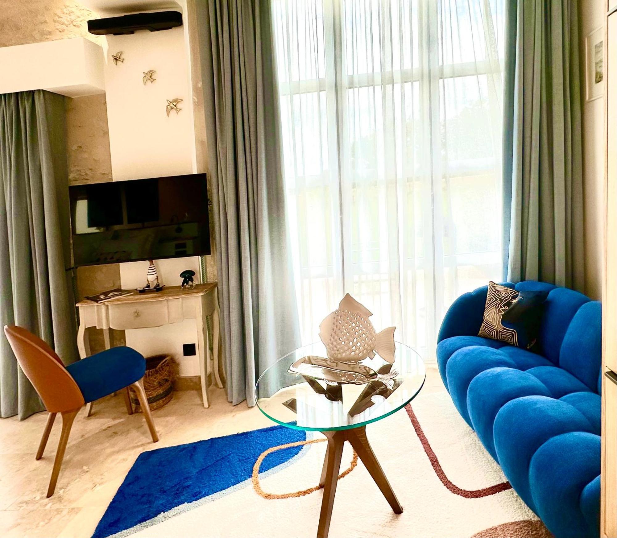 Chateau De Lafont Suites Saint-Vivien  Bagian luar foto