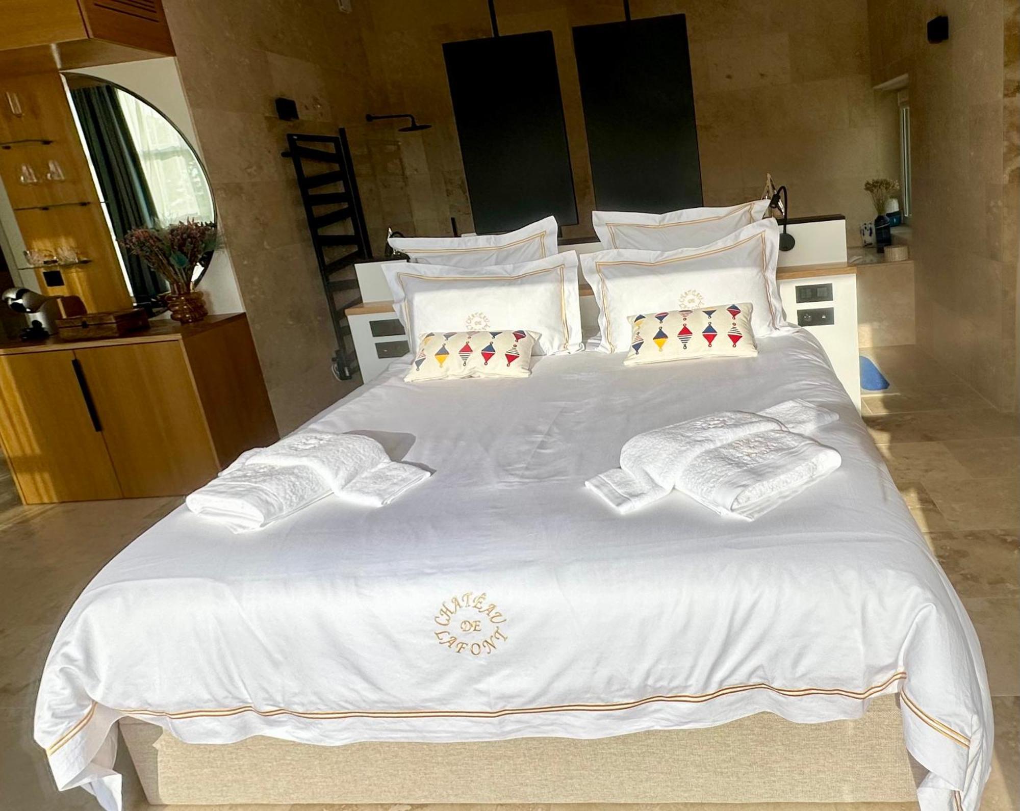 Chateau De Lafont Suites Saint-Vivien  Bagian luar foto