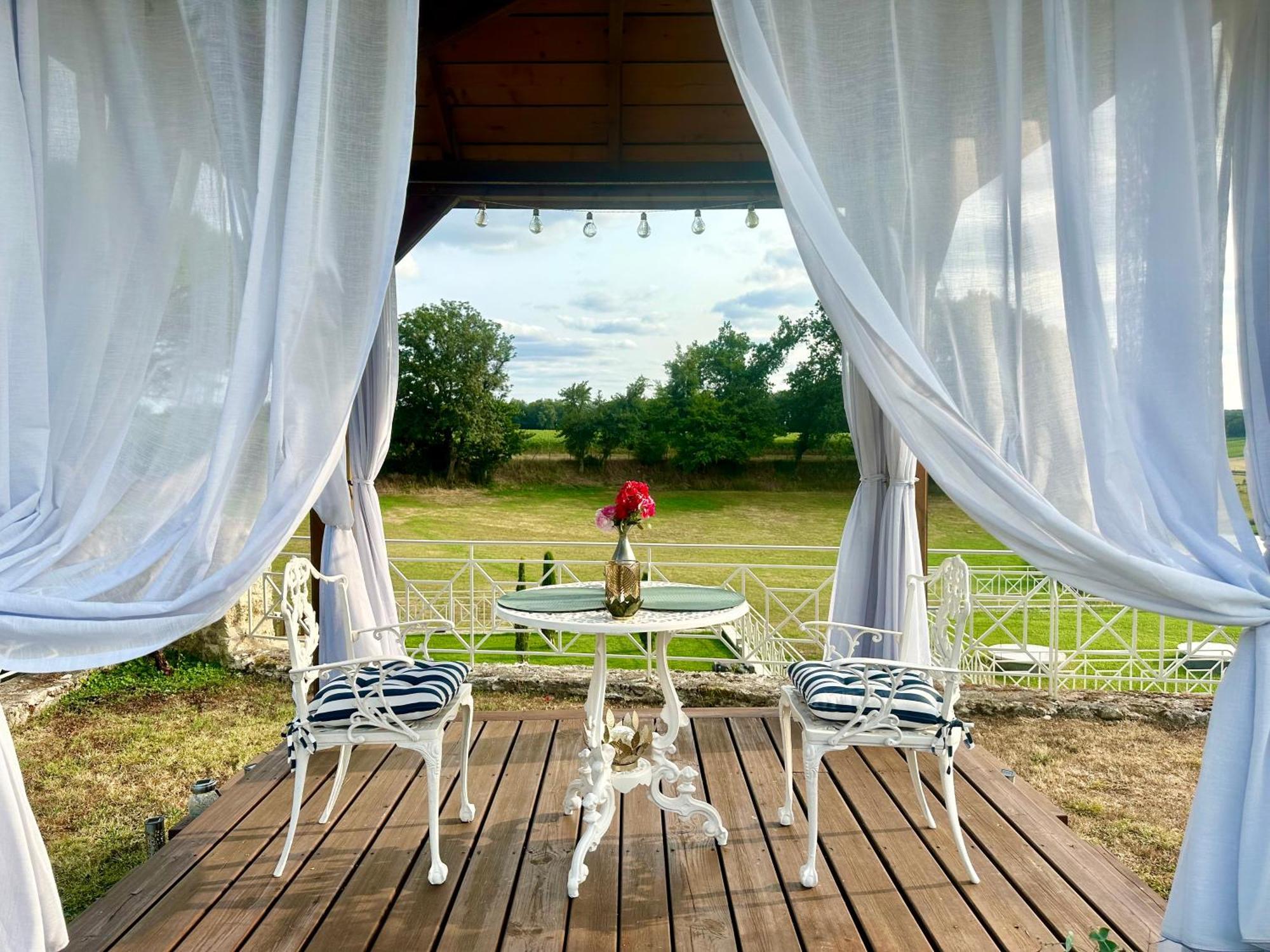 Chateau De Lafont Suites Saint-Vivien  Bagian luar foto