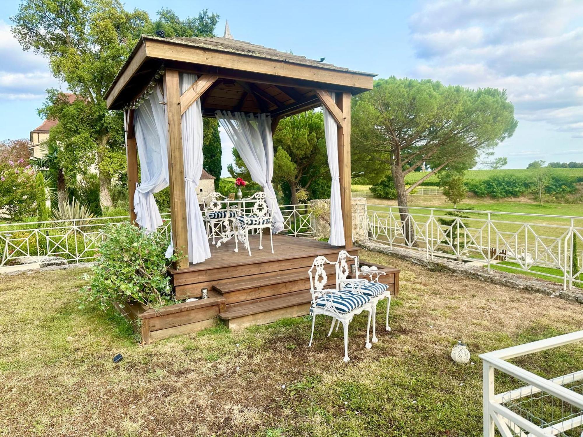Chateau De Lafont Suites Saint-Vivien  Bagian luar foto