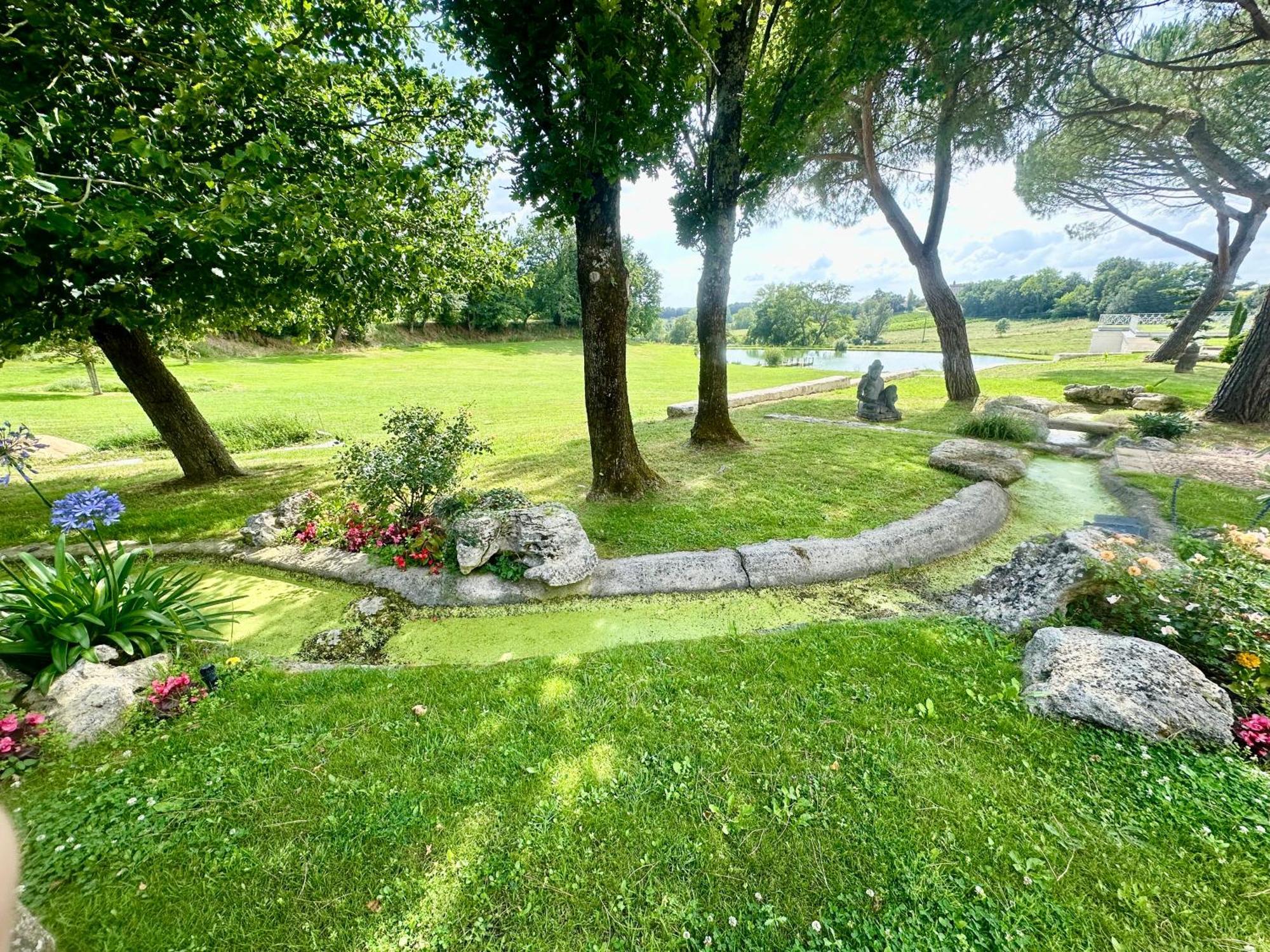 Chateau De Lafont Suites Saint-Vivien  Bagian luar foto