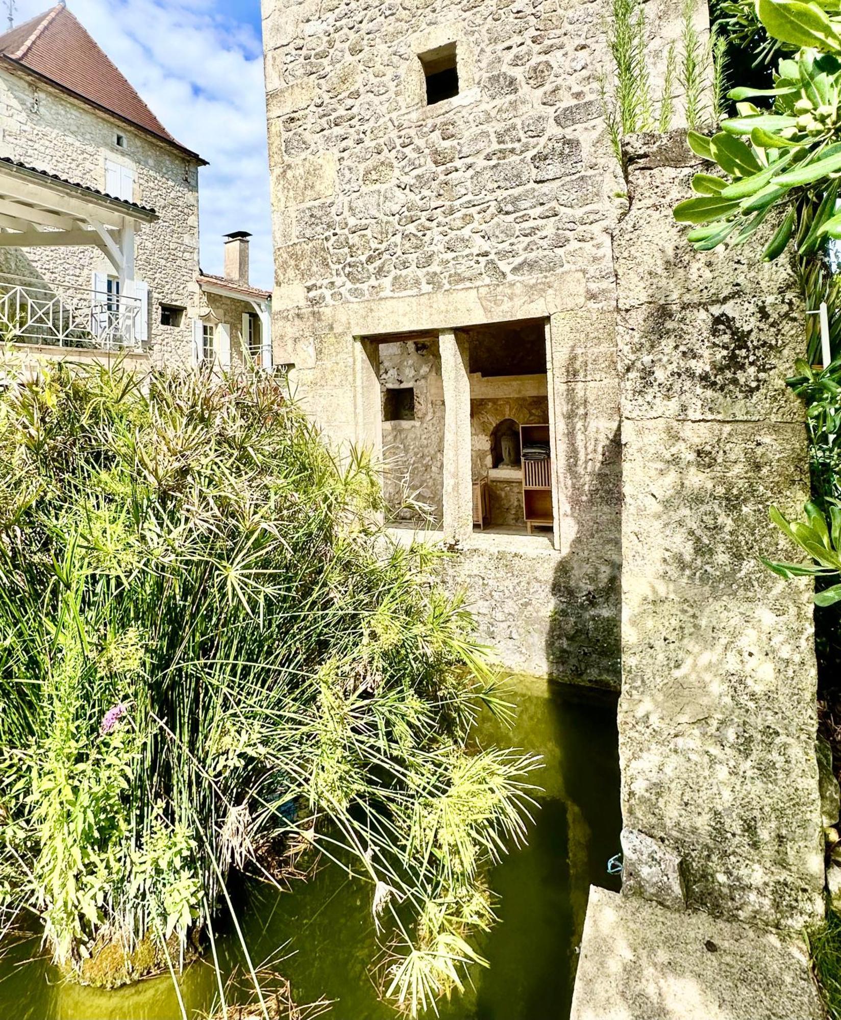 Chateau De Lafont Suites Saint-Vivien  Bagian luar foto