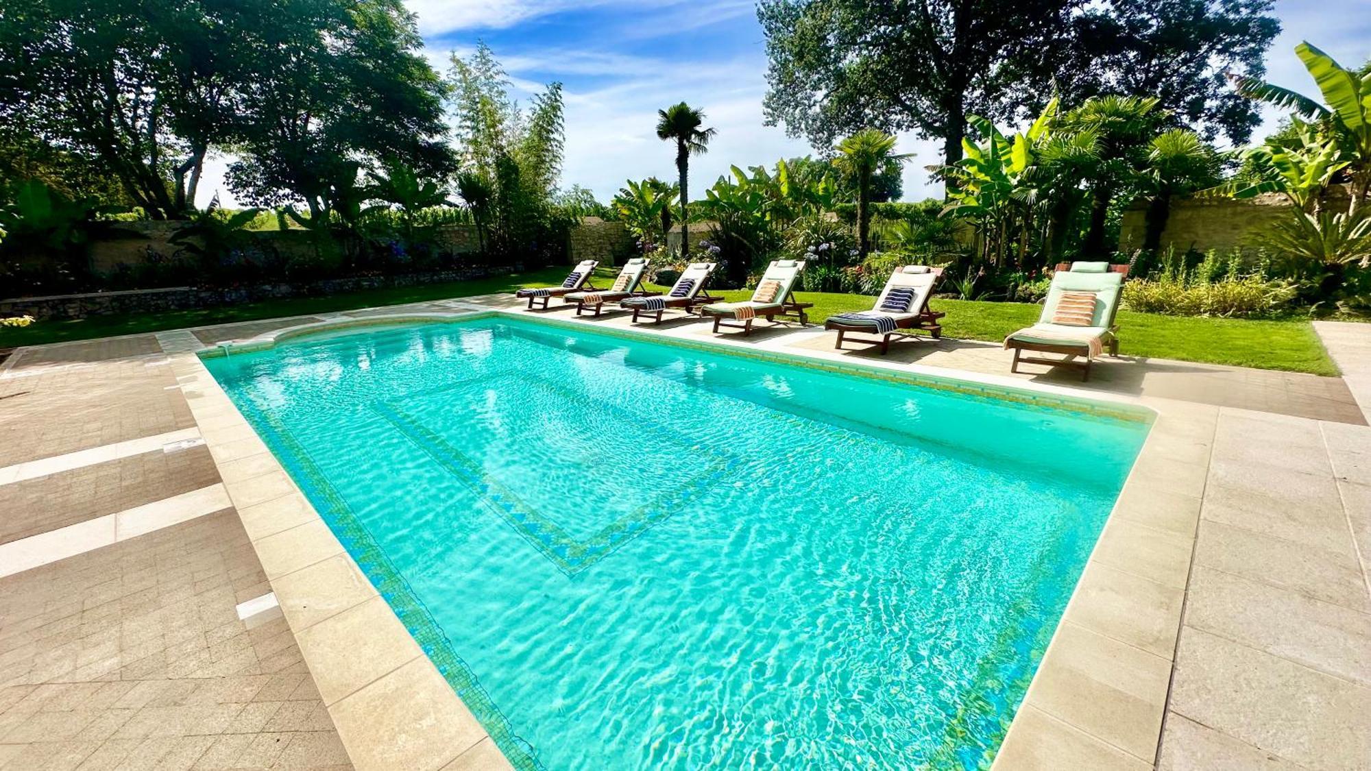 Chateau De Lafont Suites Saint-Vivien  Bagian luar foto
